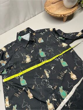 Men's Black Casual Button-Down Shirt with Teal & Tan Bunny Print EUC